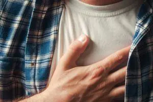 علت تیر کشیدن سینه سمت چپ در زنان