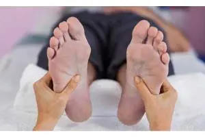 متخصص زخم پای دیابتی بهترین دکتر در بهترین کلینیک